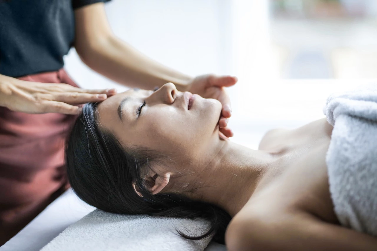 https://bodhi.live/wp-content/uploads/2023/01/chronic-fatigue-massage.webp